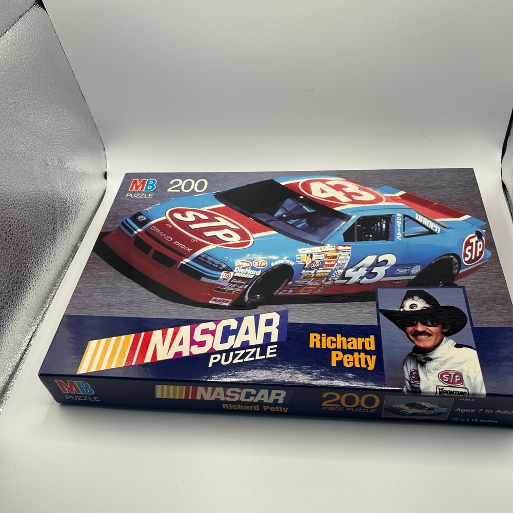 Vintage Milton Bradley NASCAR Richard Petty 200 Piece Puzzle 4156-3 STP Pontiac